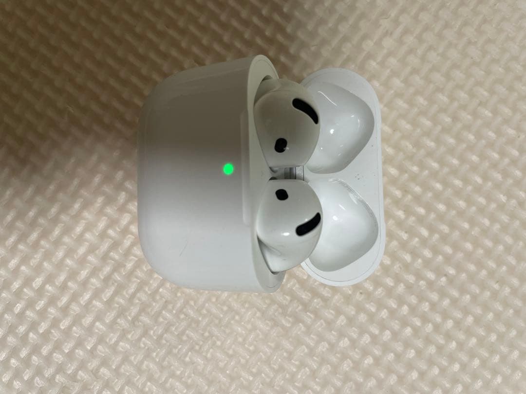 AirPods 4本体ホワイト