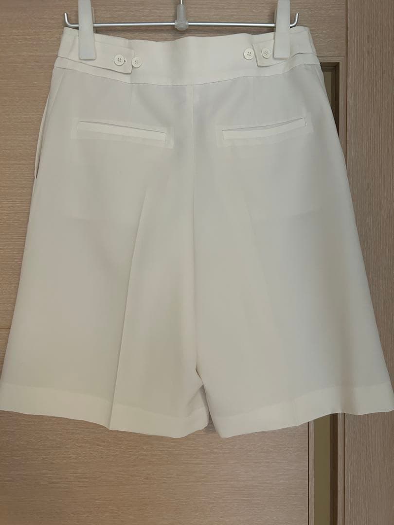 新品未使用タグ付き　井川遥　ロワン　loin. ショートパンツ