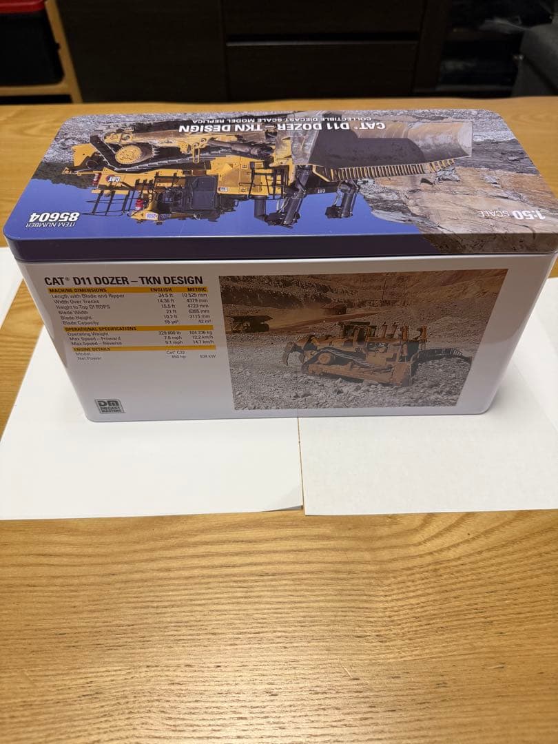 CAT D11 DOZER – TKN DESIGN 1:50スケール　建設機械
