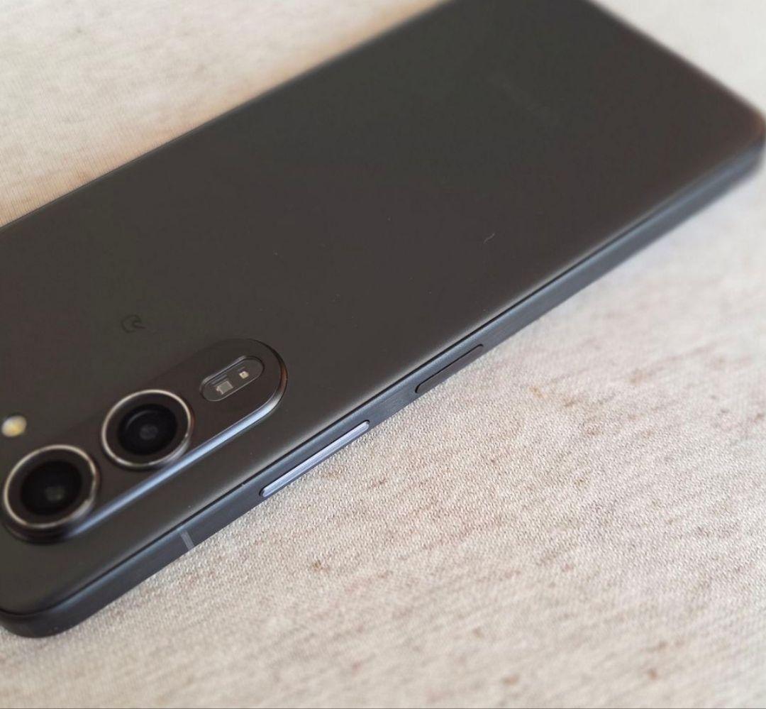 arrows Alpha ブラック 本体 充電器付き