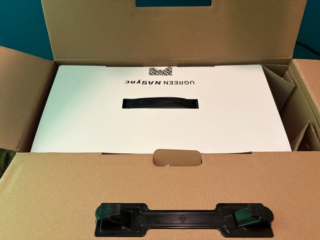 【新品未使用・送料無料】UGREEN NASync DXP2800