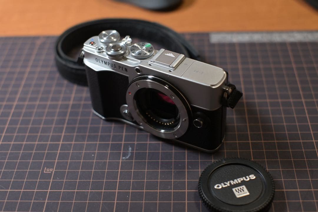 OLYMPUS PEN E-P7 ボディ シルバー