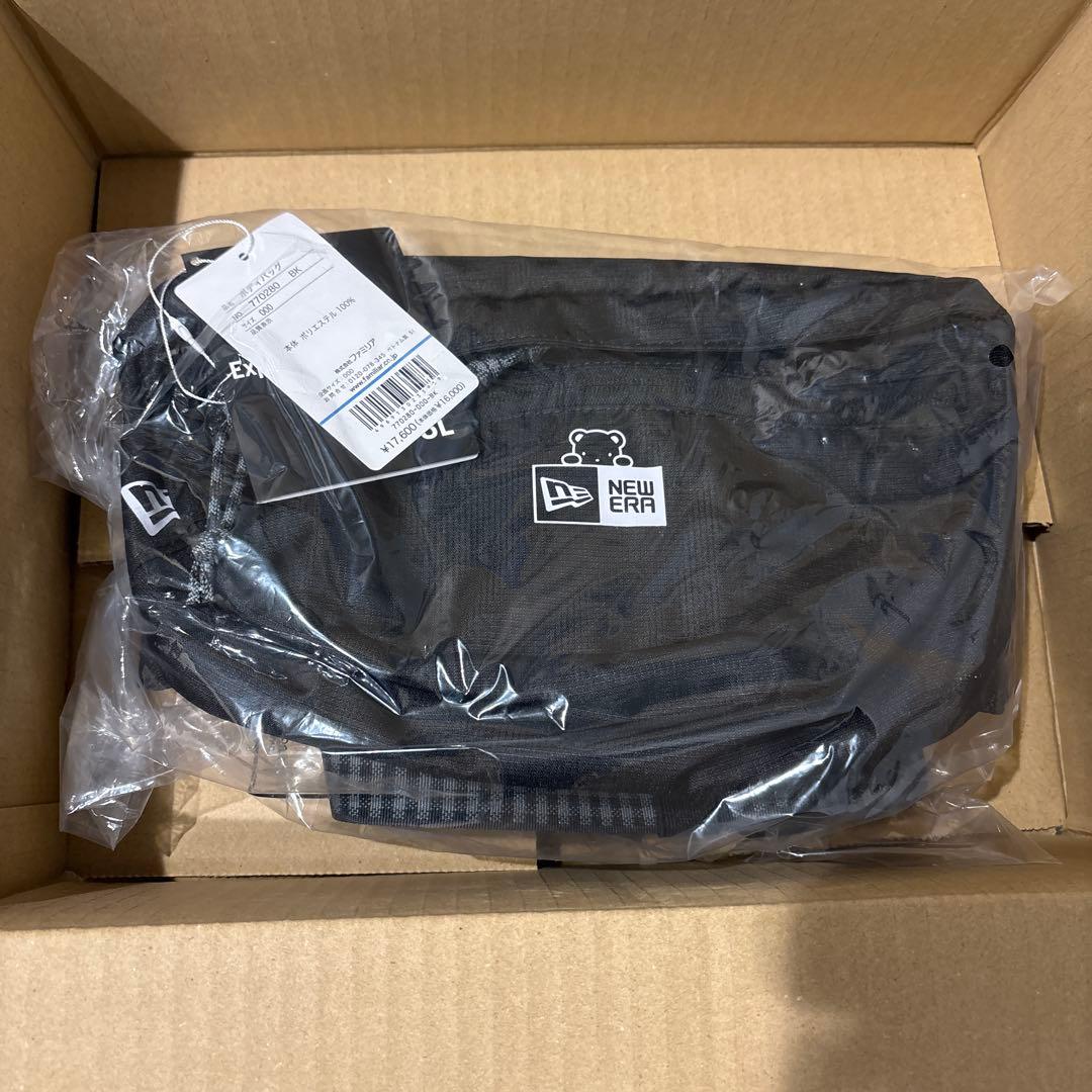 ファミリア　ニューエラ　ボディバッグ