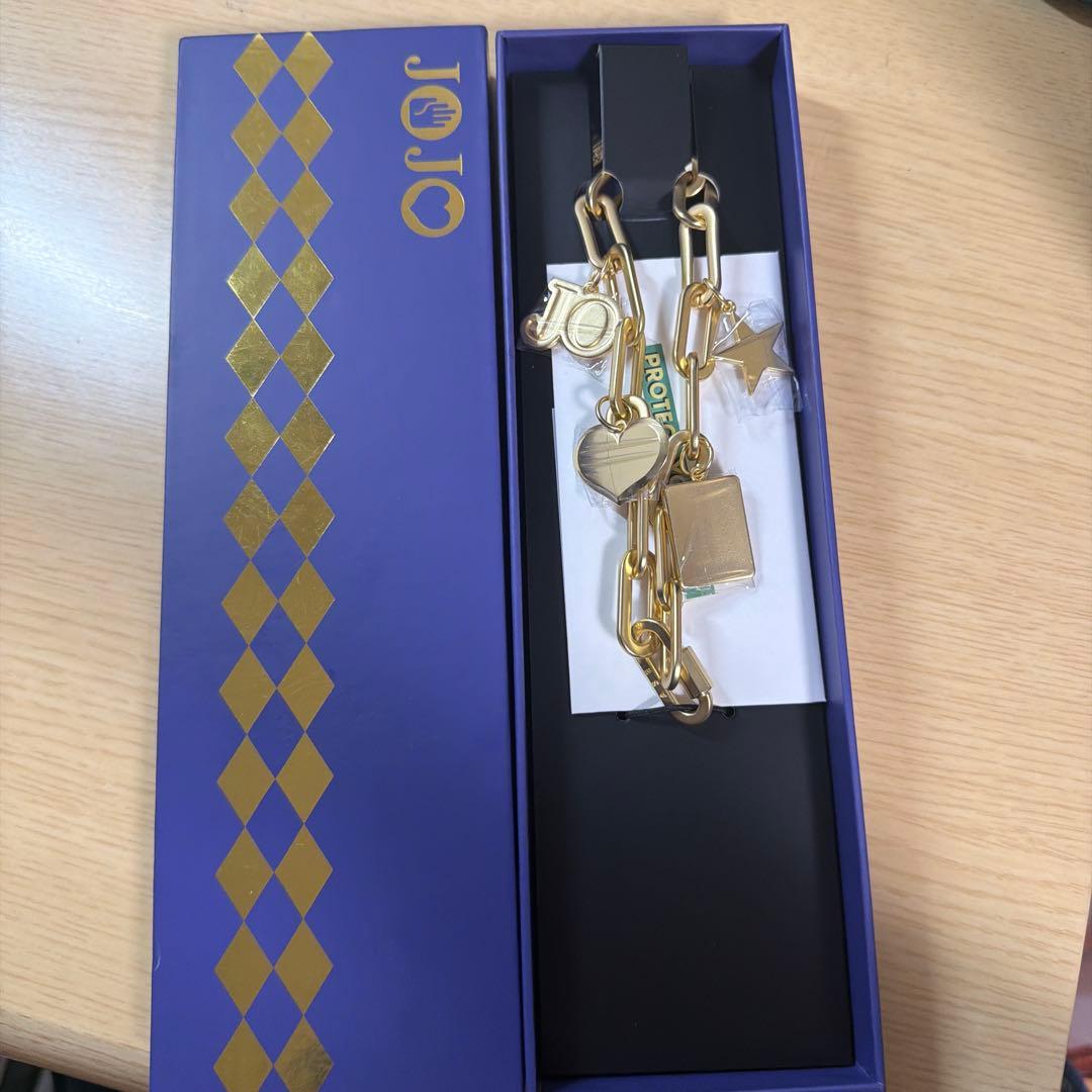 CASETIFY JOJO ゴールド チャーム付きアクセサリー