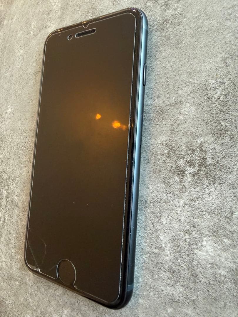 Apple iPhone SE (第3世代) ブラック バッテリー容量100%