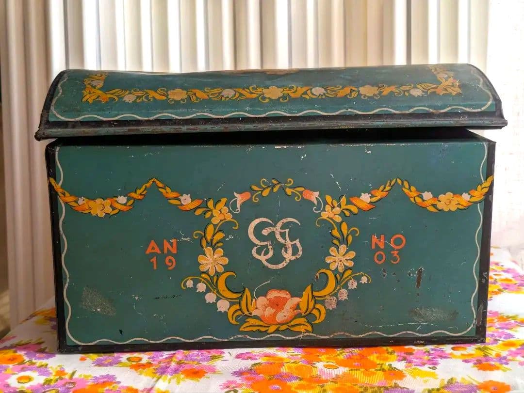 アンティーク　ティン缶　チョコレート＆キャンディボックス