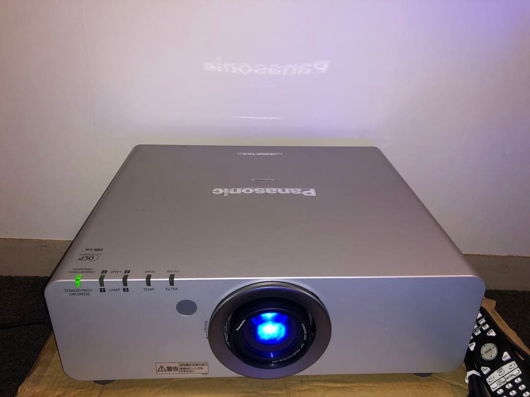 PANASONIC PT-D6000S ★6500ルーメン　ランプ使用各1時間