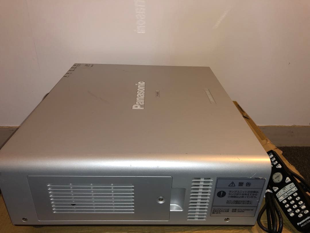 PANASONIC PT-D6000S ★6500ルーメン　ランプ使用各1時間