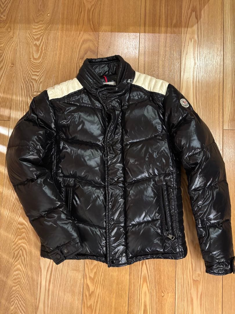 モンクレール　ブラック ダウンジャケット