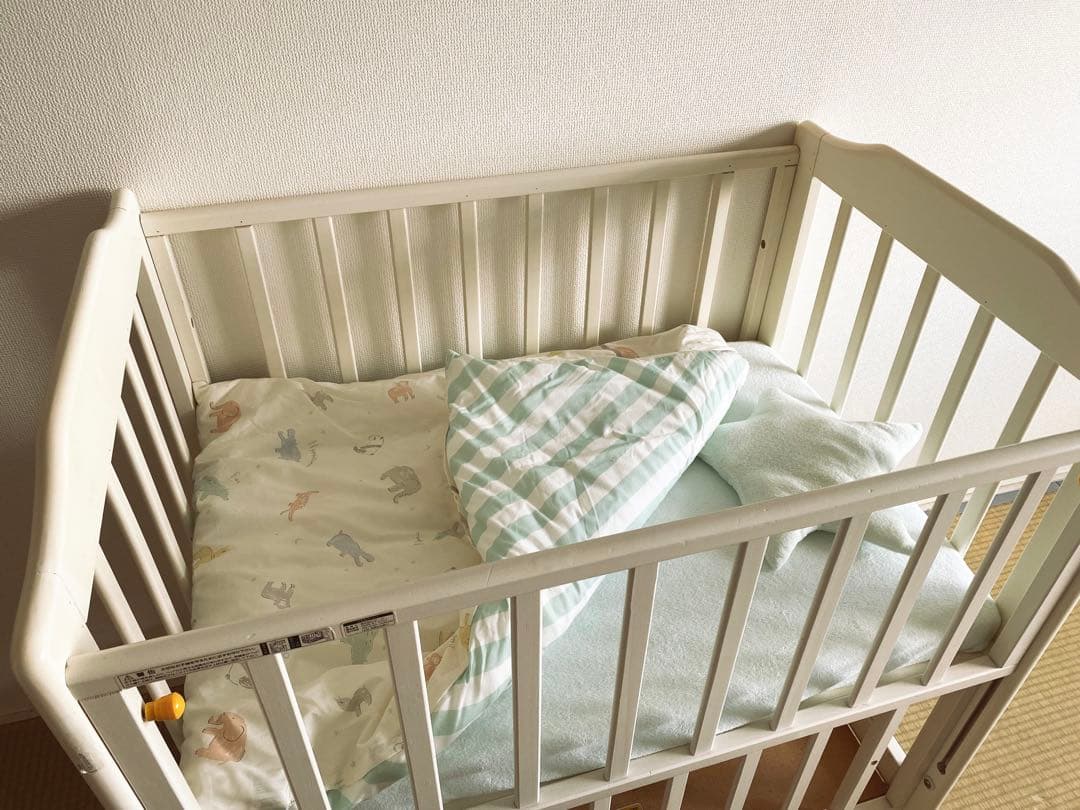 カトージのベビーベッド、布団、ベッドガード、敷きパッドのお得なセット