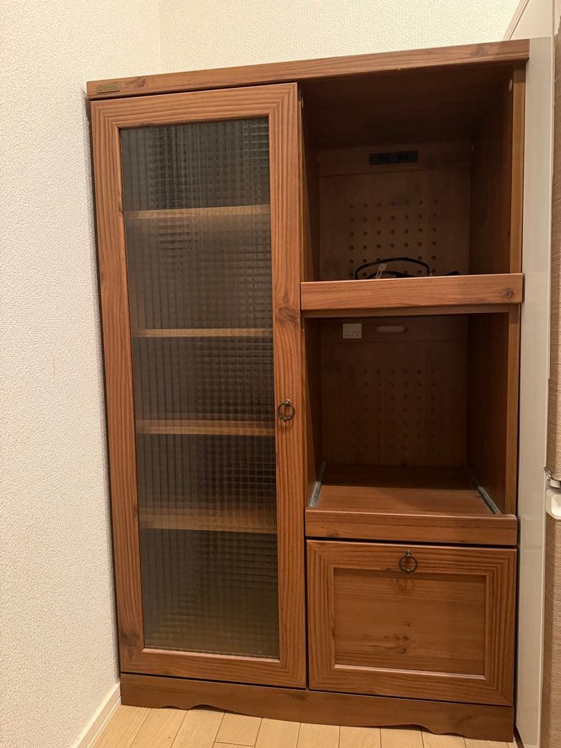 食器棚 木製キャビネット ガラス扉付き