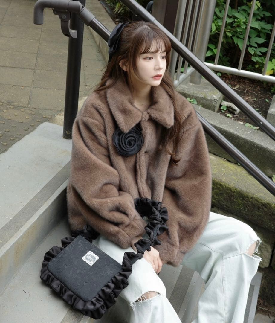 tulle brooch fur coat / コサージュ付きファーコート