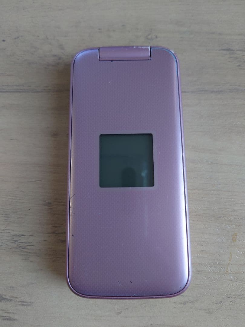 F-01M ピンク 　らくらくフォン中古