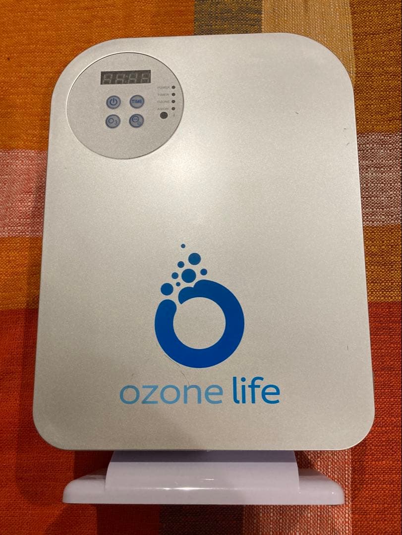 オゾンとマイナスイオンの発生器　ozo-884H