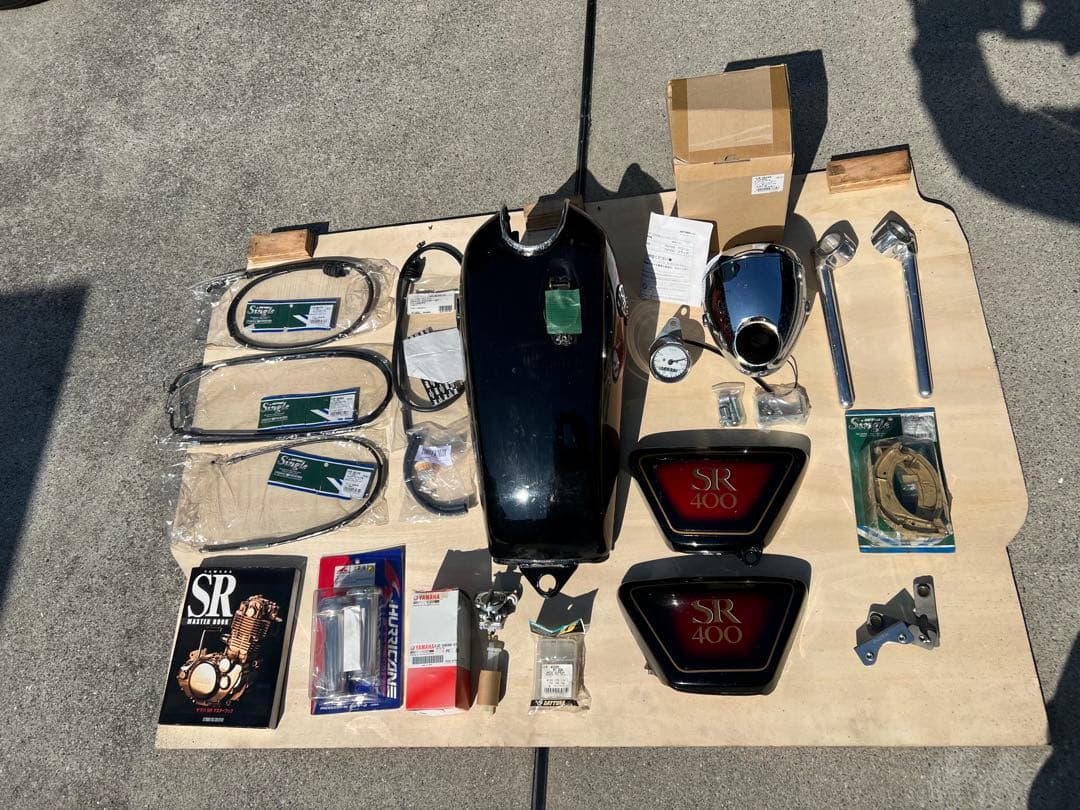 an10　送料込み！SR400用 限定サンバーストタンクとパーツ一式