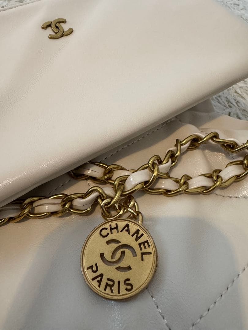 CHANEL ホワイト キルティングバッグ