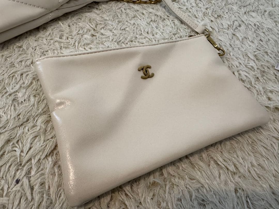 CHANEL ホワイト キルティングバッグ