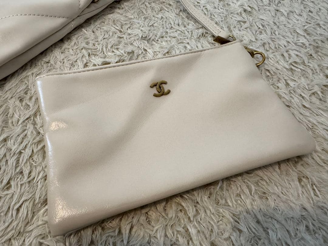 CHANEL ホワイト キルティングバッグ