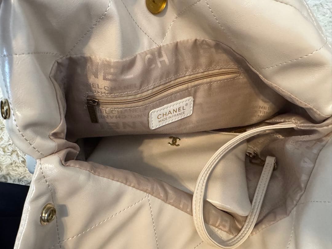 CHANEL ホワイト キルティングバッグ