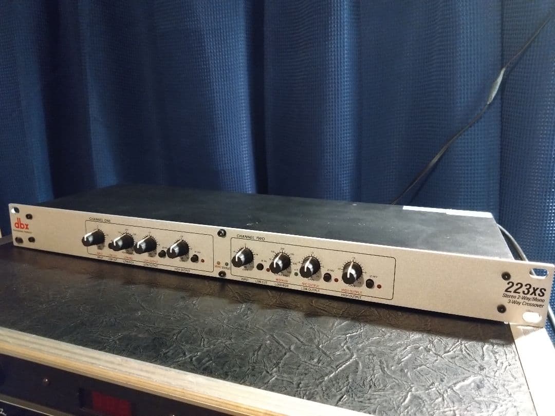 dbx 223XS チャンネルデバインダー