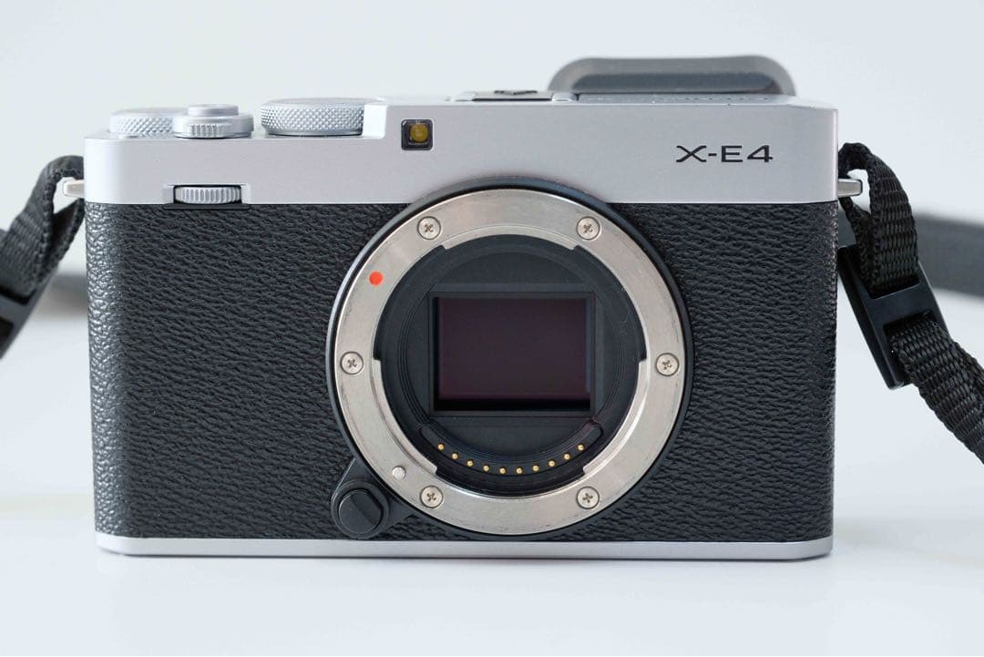 【美品/使用少】X-E4撮影2779枚★バッテリー3個★調整ファインダーフード付