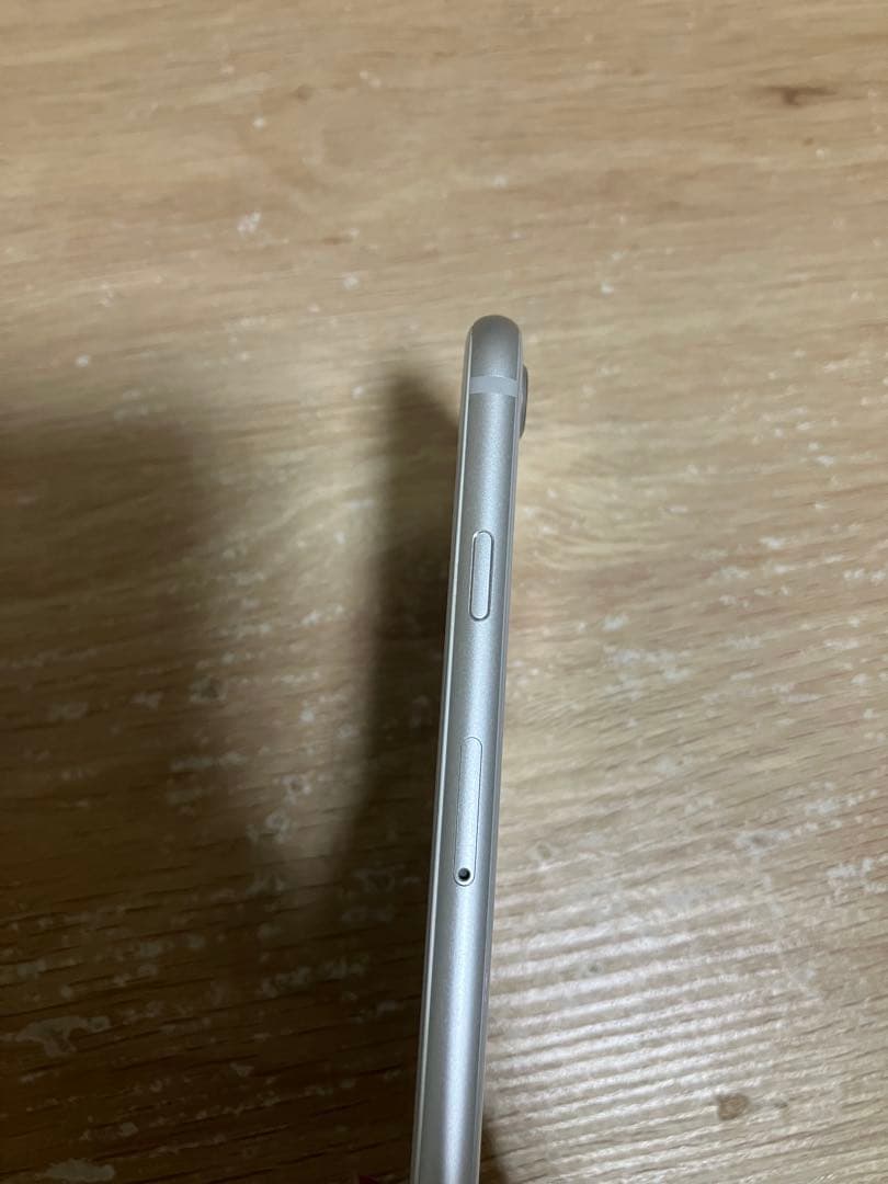 Apple iPhone 8 本体 64GB シルバー　箱付き