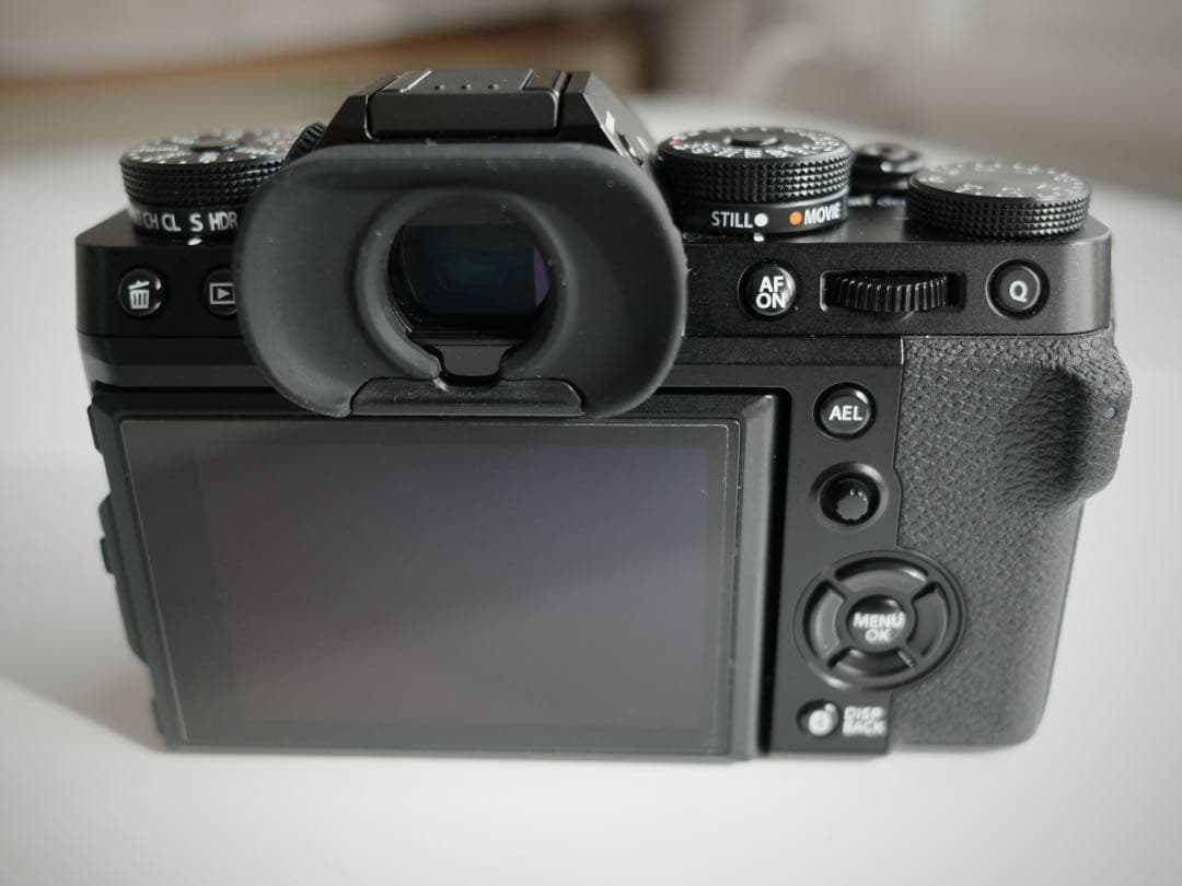 極美品 FUJIFILM X-T5 ボディ ※写真のレンズは付属していません