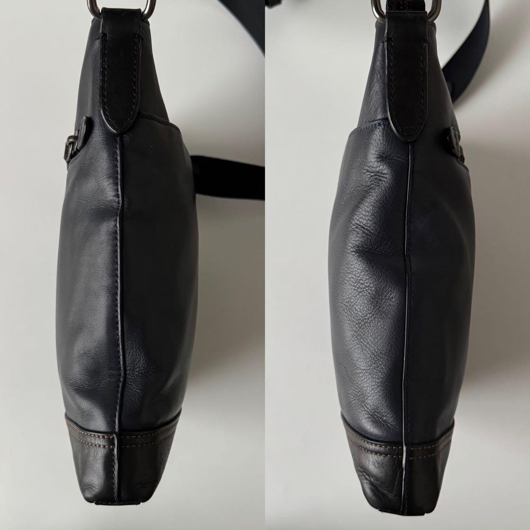 【美品】コーチ バイカラー ショルダーバッグ グラハム レザー 黒色 ネイビー