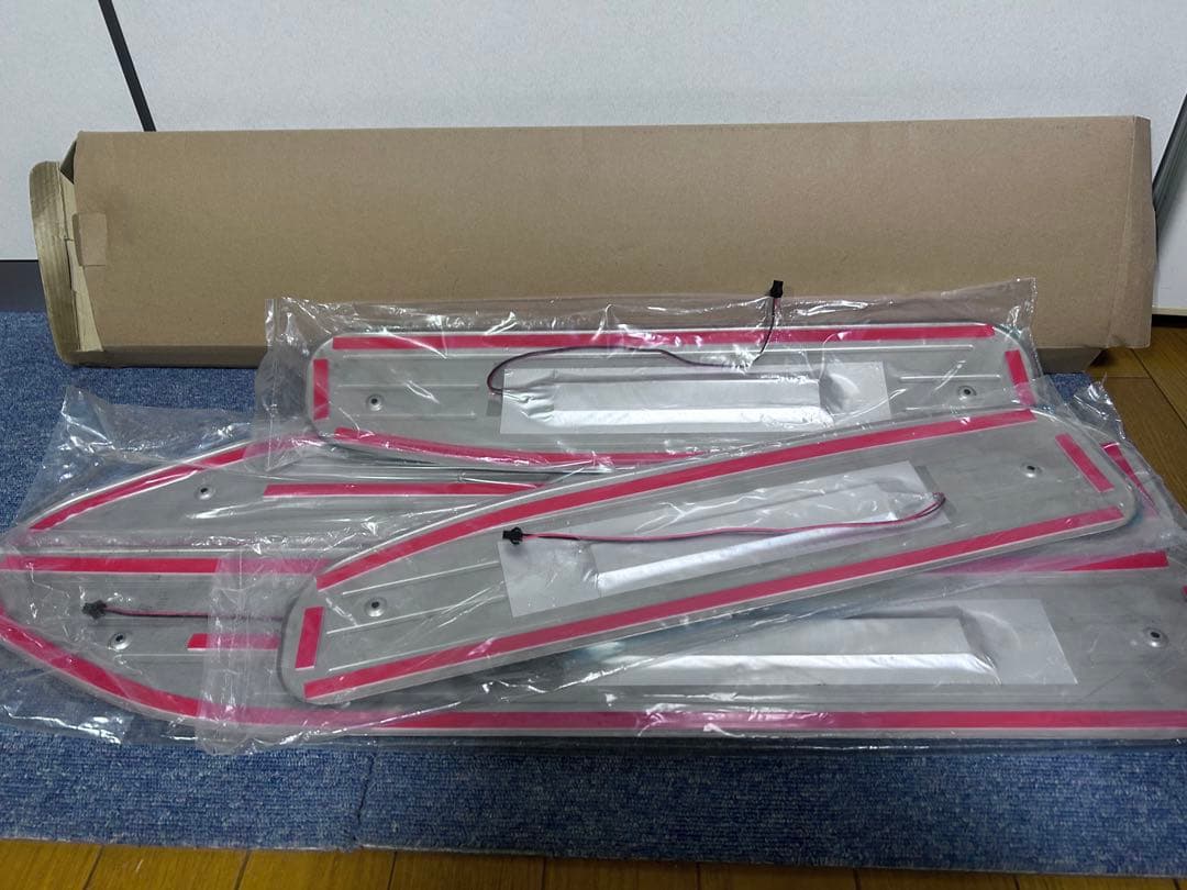 ALPHARD 10系　LEDスカッフプレート 青 未使用