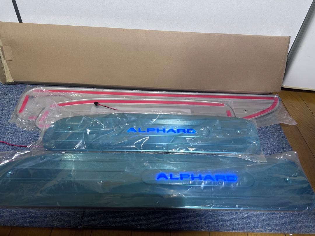 ALPHARD 10系　LEDスカッフプレート 青 未使用