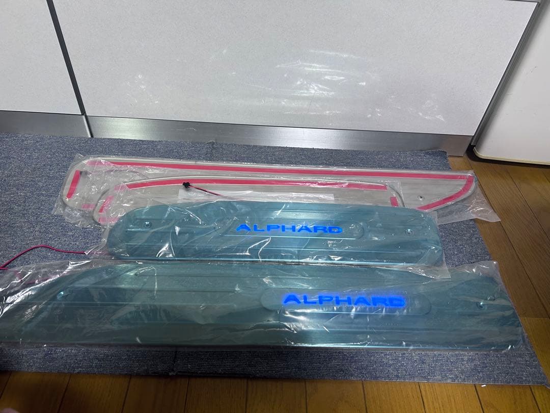 ALPHARD 10系　LEDスカッフプレート 青 未使用
