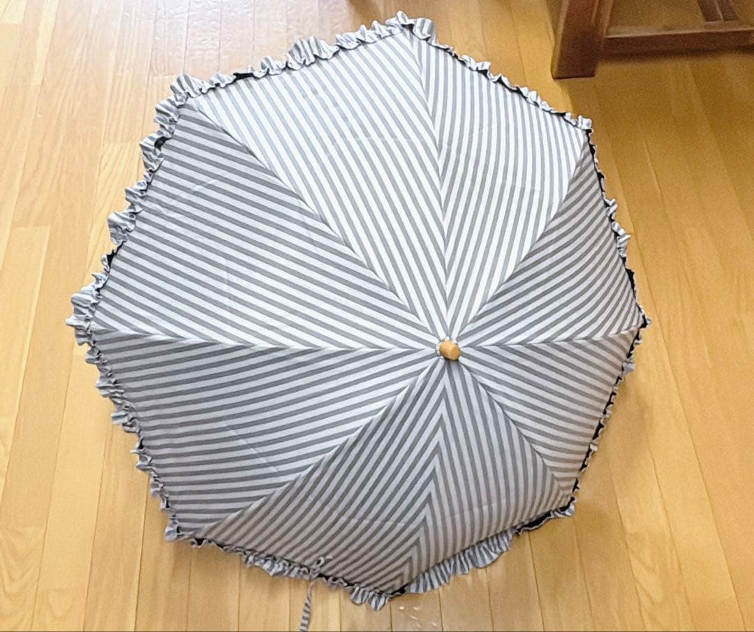 【美品】サンバリア100折りたたみ日傘/2段折/フリル/木曲がり手元