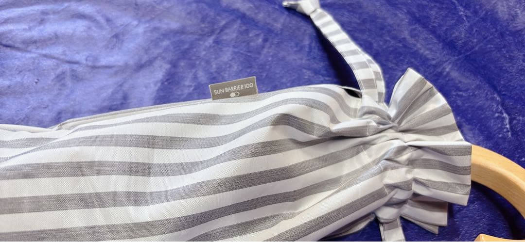 【美品】サンバリア100折りたたみ日傘/2段折/フリル/木曲がり手元