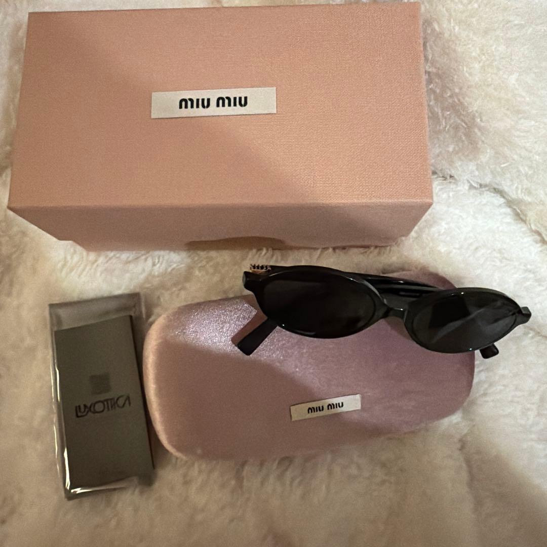 miu miu オーバル　ブラック サングラス