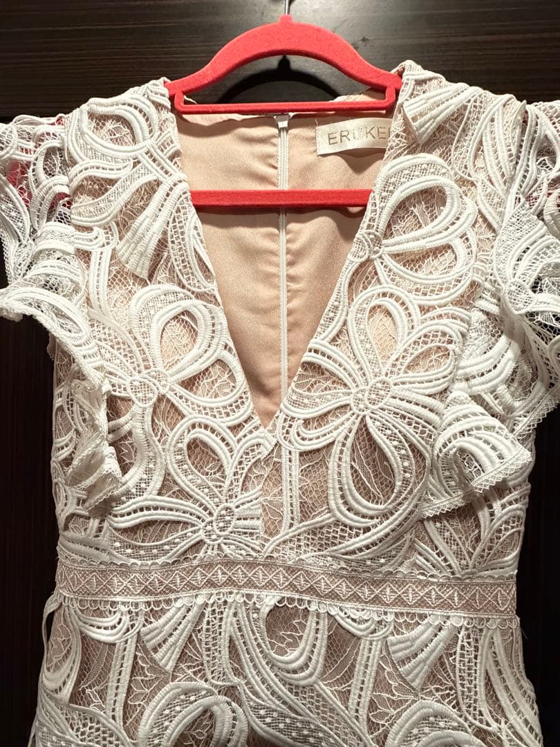 【エルケイ】ホワイトレースタイトドレス フリル袖