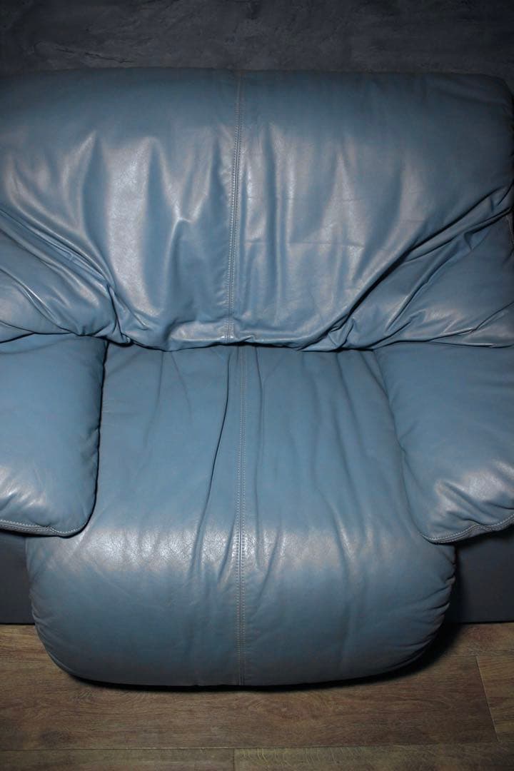 首都圏送無料〜30万マーニー　本革　一流クラシカルソファのある暮らし　ソファ