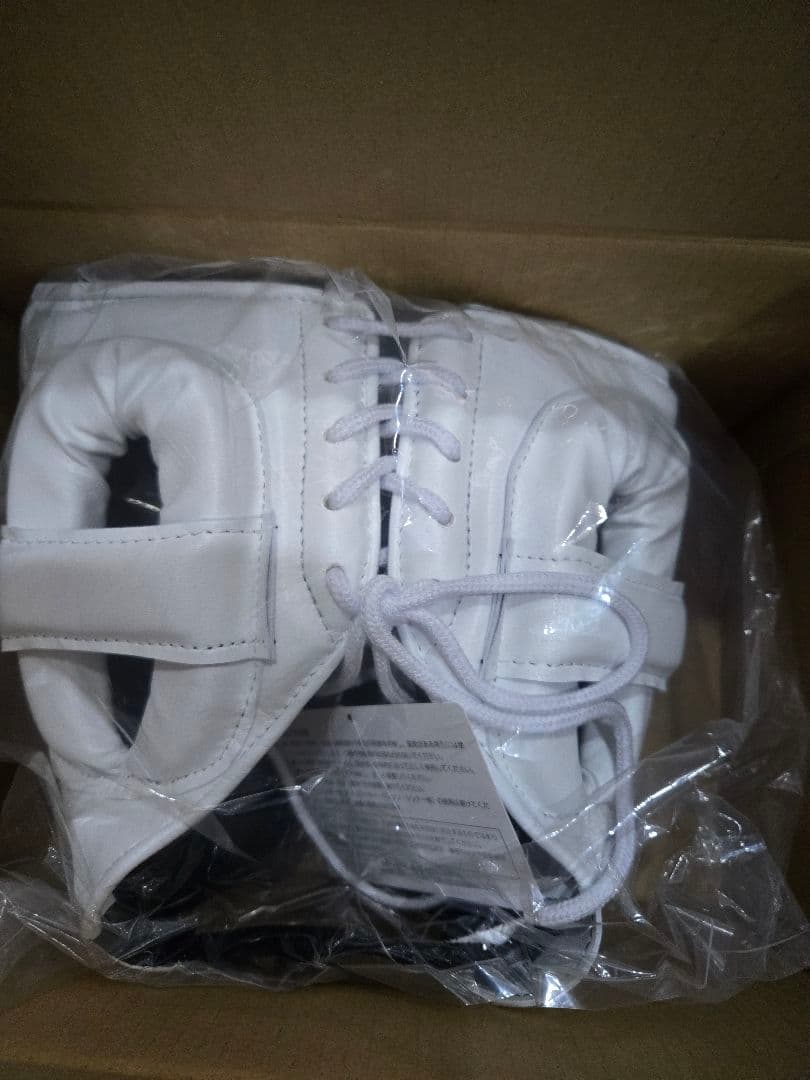 Winningホワイトヘッドギア Mサイズ　箱付き　入手困難な新品になります。