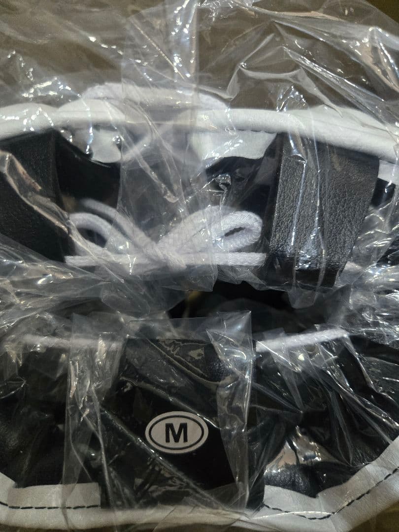 Winningホワイトヘッドギア Mサイズ　箱付き　入手困難な新品になります。