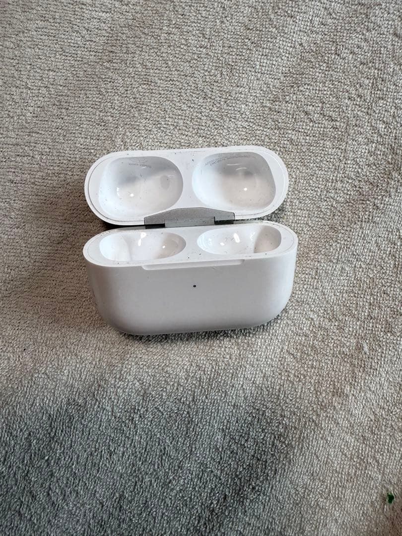 AirPods Pro2 本体 ホワイト 充電ケース付き※イヤーカバー他社製品※