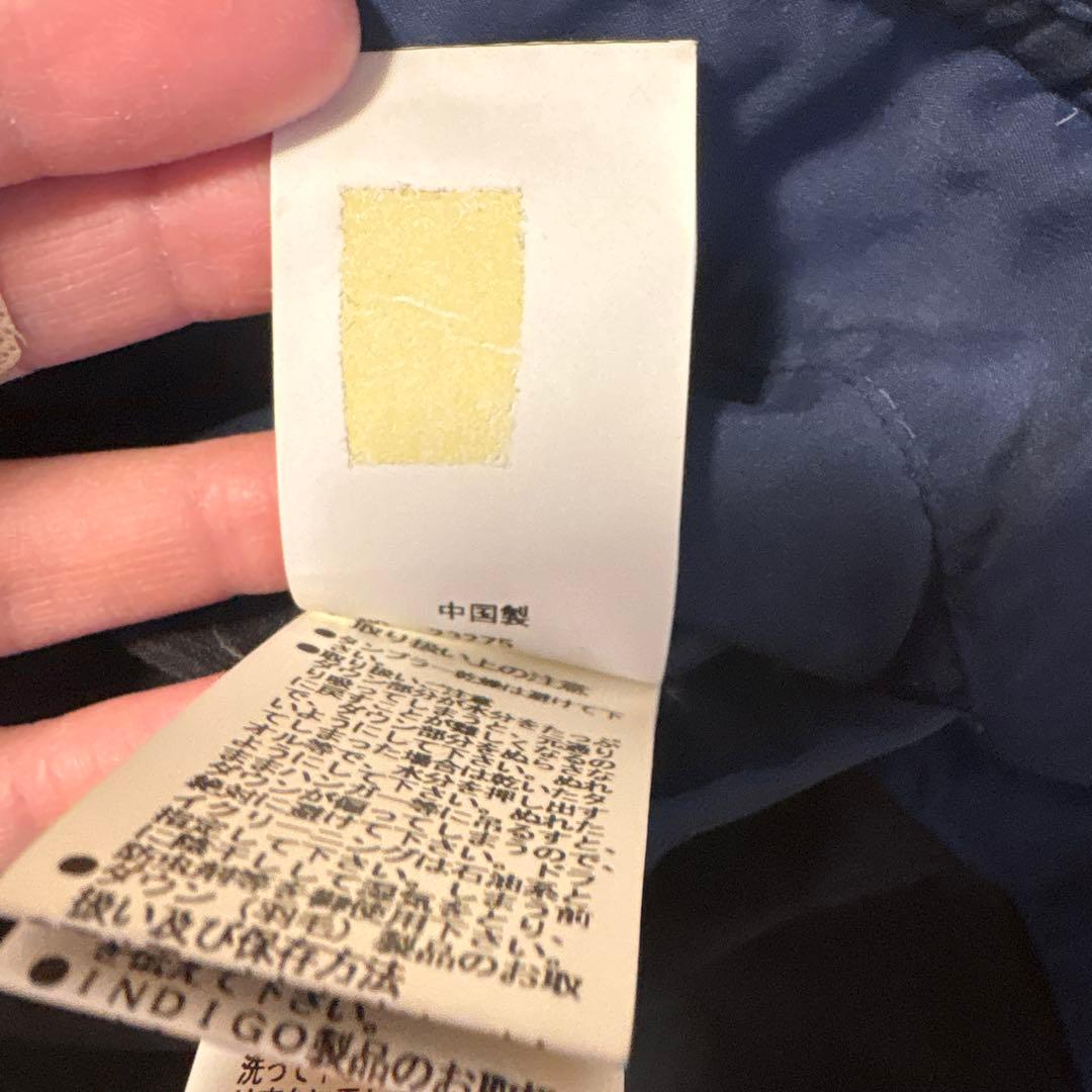 フード付きダークブルーダウンジャケット