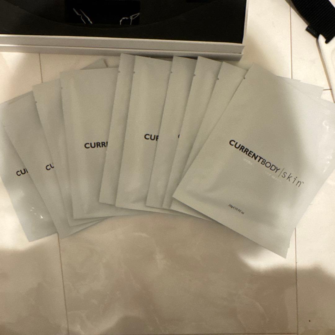 CURRENTBODY LEDライトセラピーマスク&専用フェイスマスク１０枚