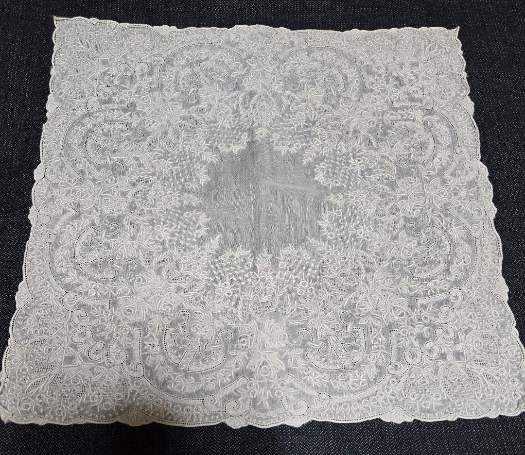 手刺繍　スワトウ汕頭ホワイト レース模様 ハンカチ　ヴィンテージ