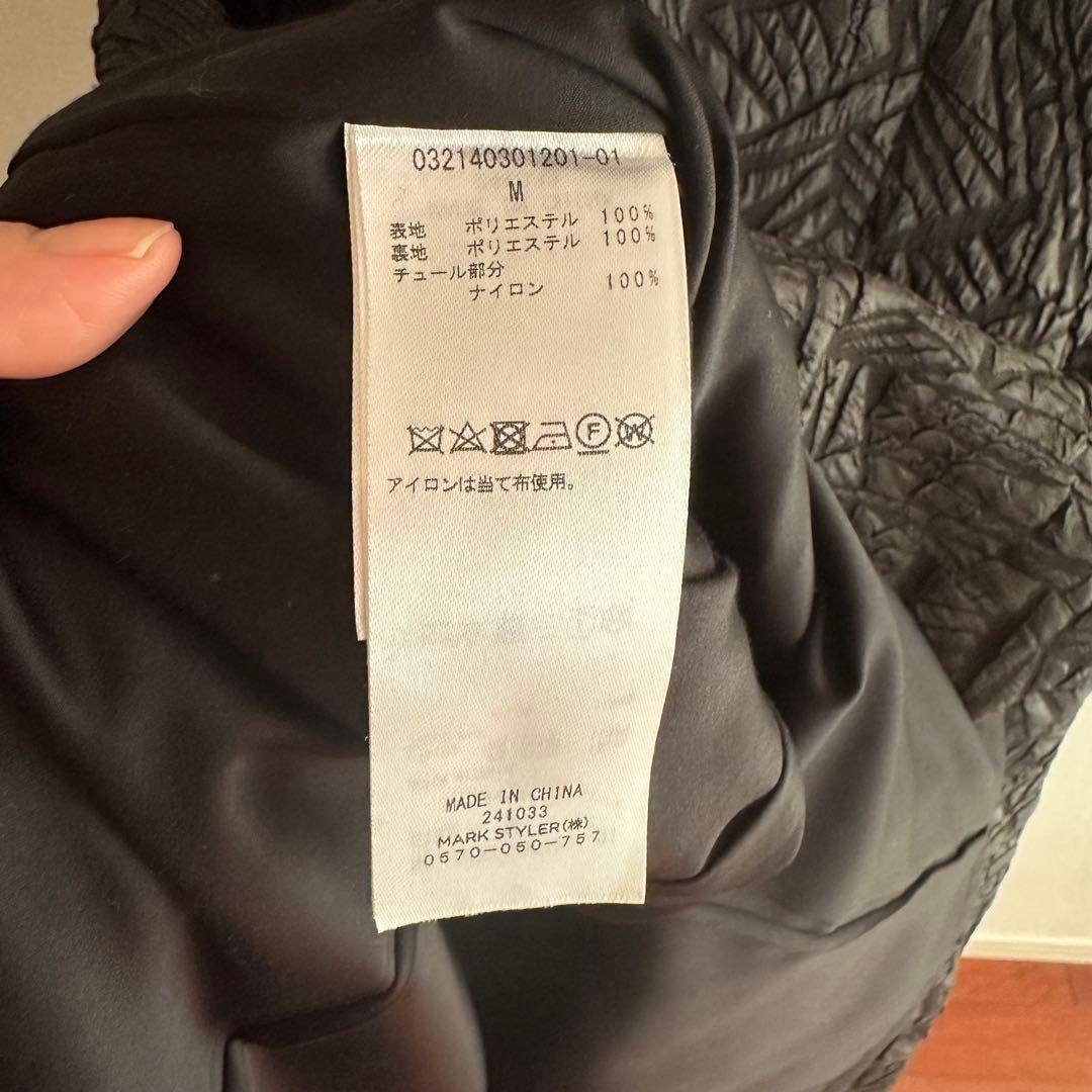 ラグナムーン レーススリーブ付き黒ドレス