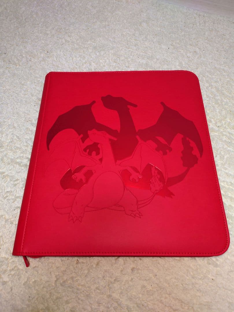 【海外限定】 リザードン 12ポケットジッパー付きバインダー Ultra Pro