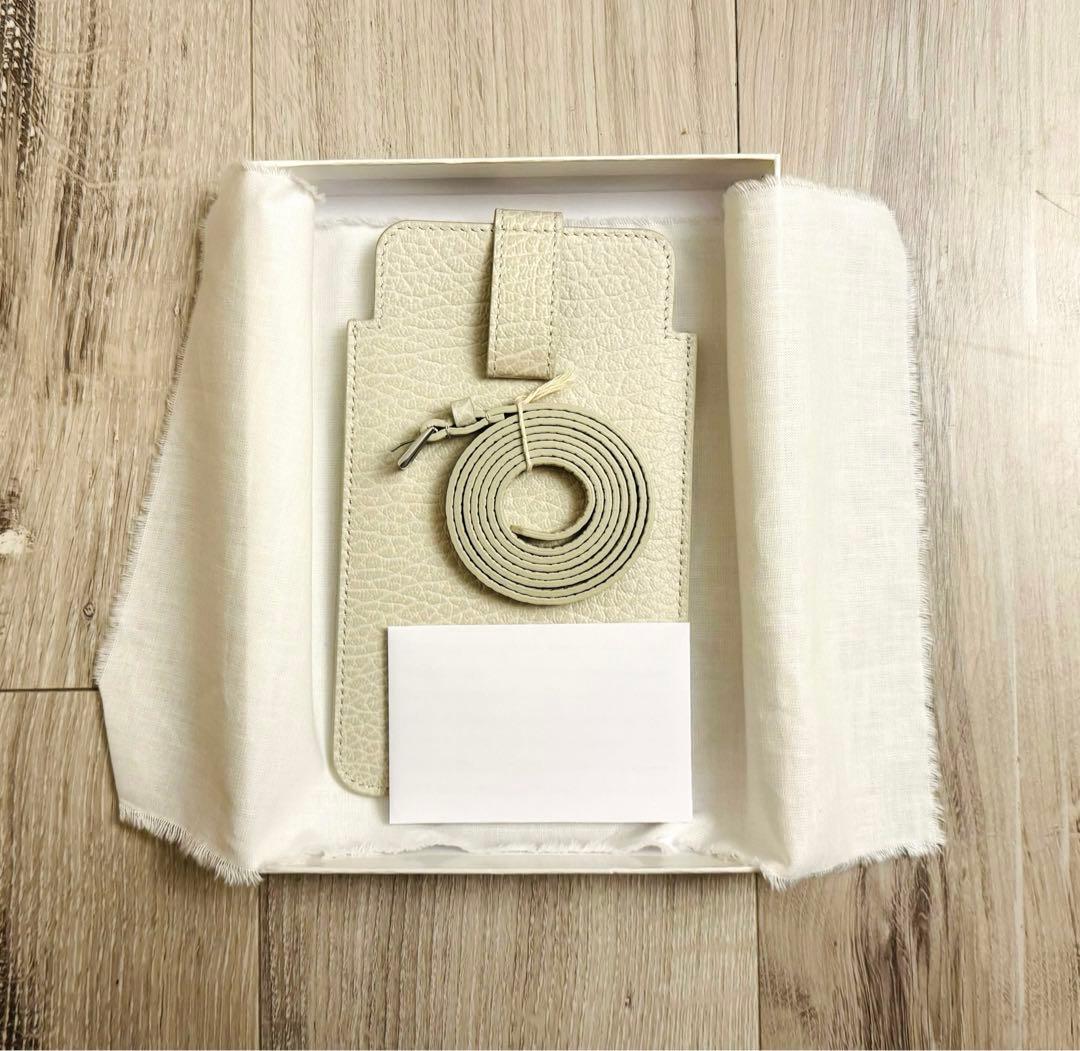 メゾンマルジェラ　Maison Margiera スマホショルダー