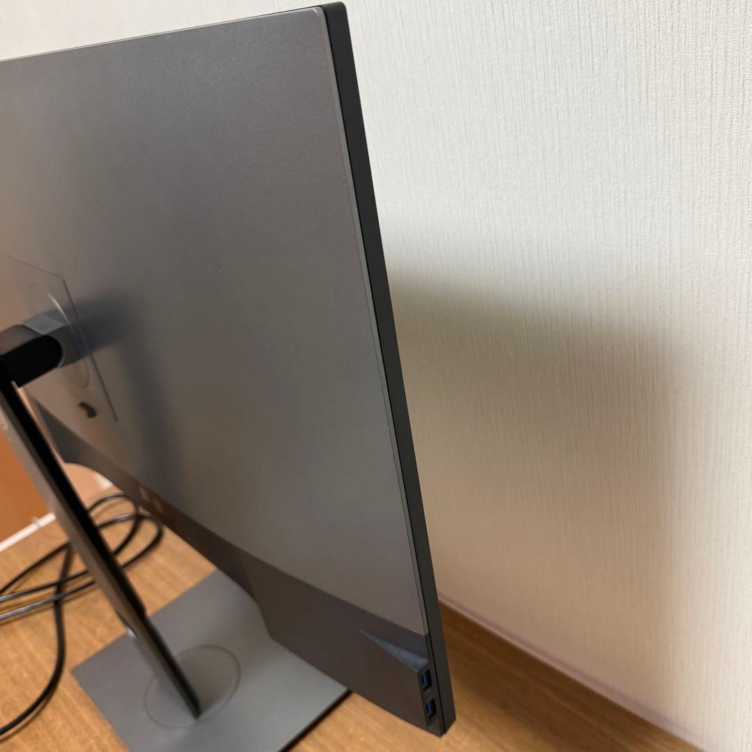 Dell U3219Q 31.5インチ 4K モニター