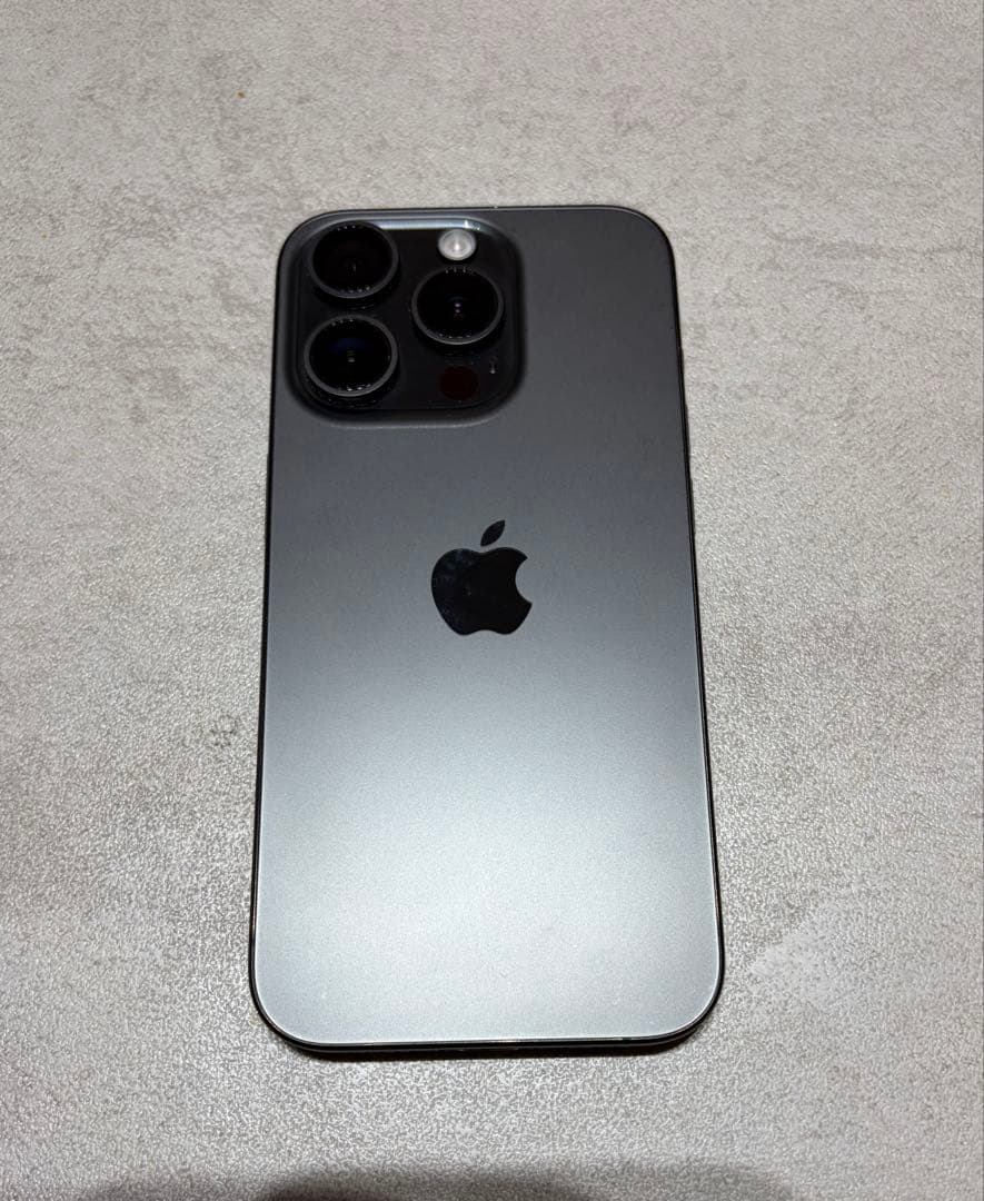 Apple iPhone 15 Pro 256GBスペースブラック 本体