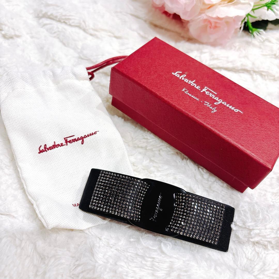 【極美品】 サルヴァトーレフェラガモ ビジュー バレッタ 黒ブラック