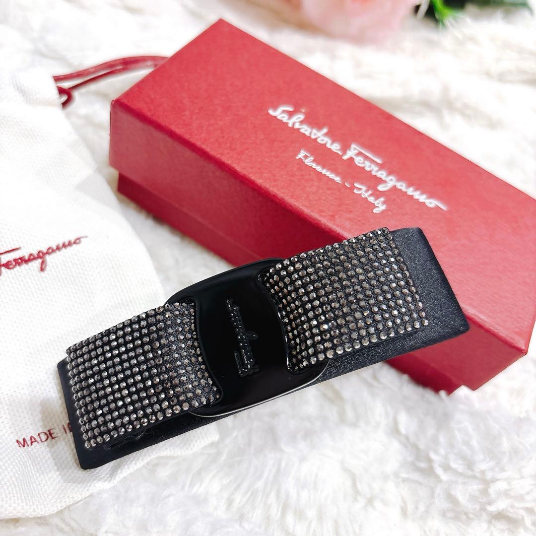 【極美品】 サルヴァトーレフェラガモ ビジュー バレッタ 黒ブラック