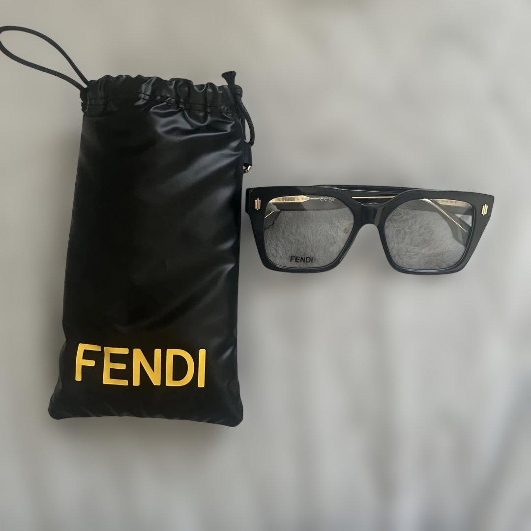 FENDI ブラック スクエア メガネ